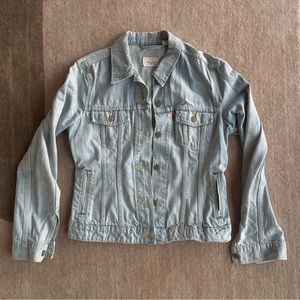 Women’s Medium Levi’s original trucker denim jacket